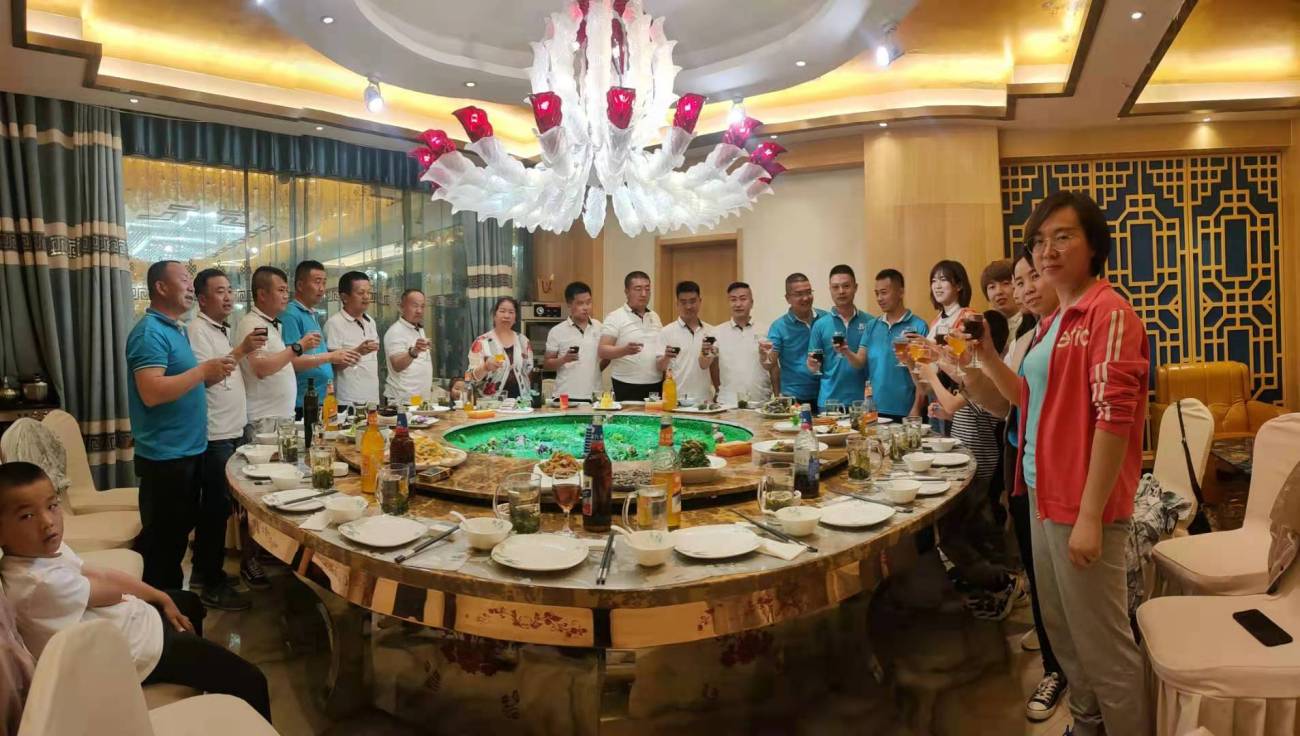 鵬發(fā)張掖游團(tuán)隊(duì)聚餐